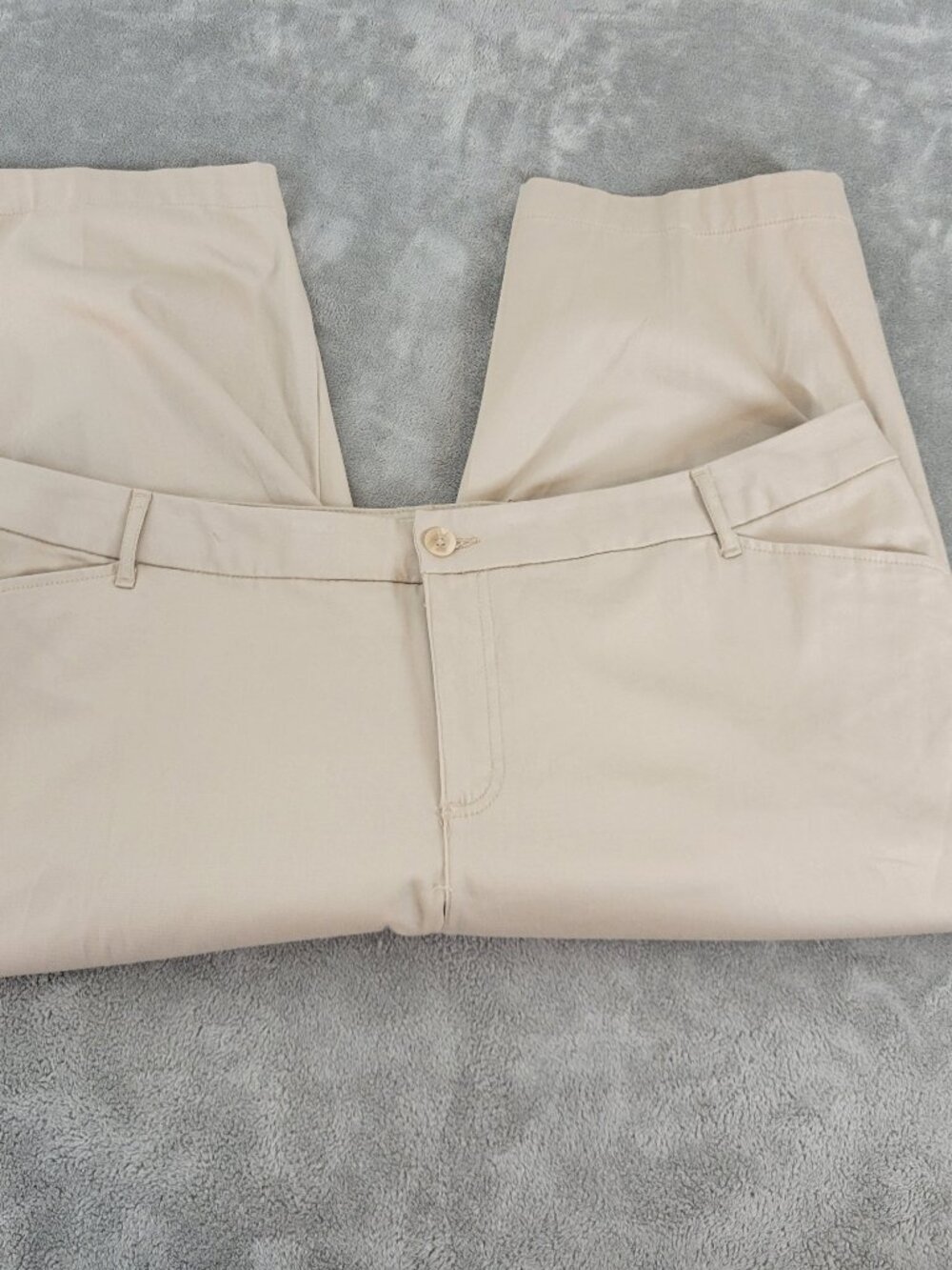 St. John's Bay Plus 24W Beige Capri Pants 44 Waist Straight Leg Stretch D12E
